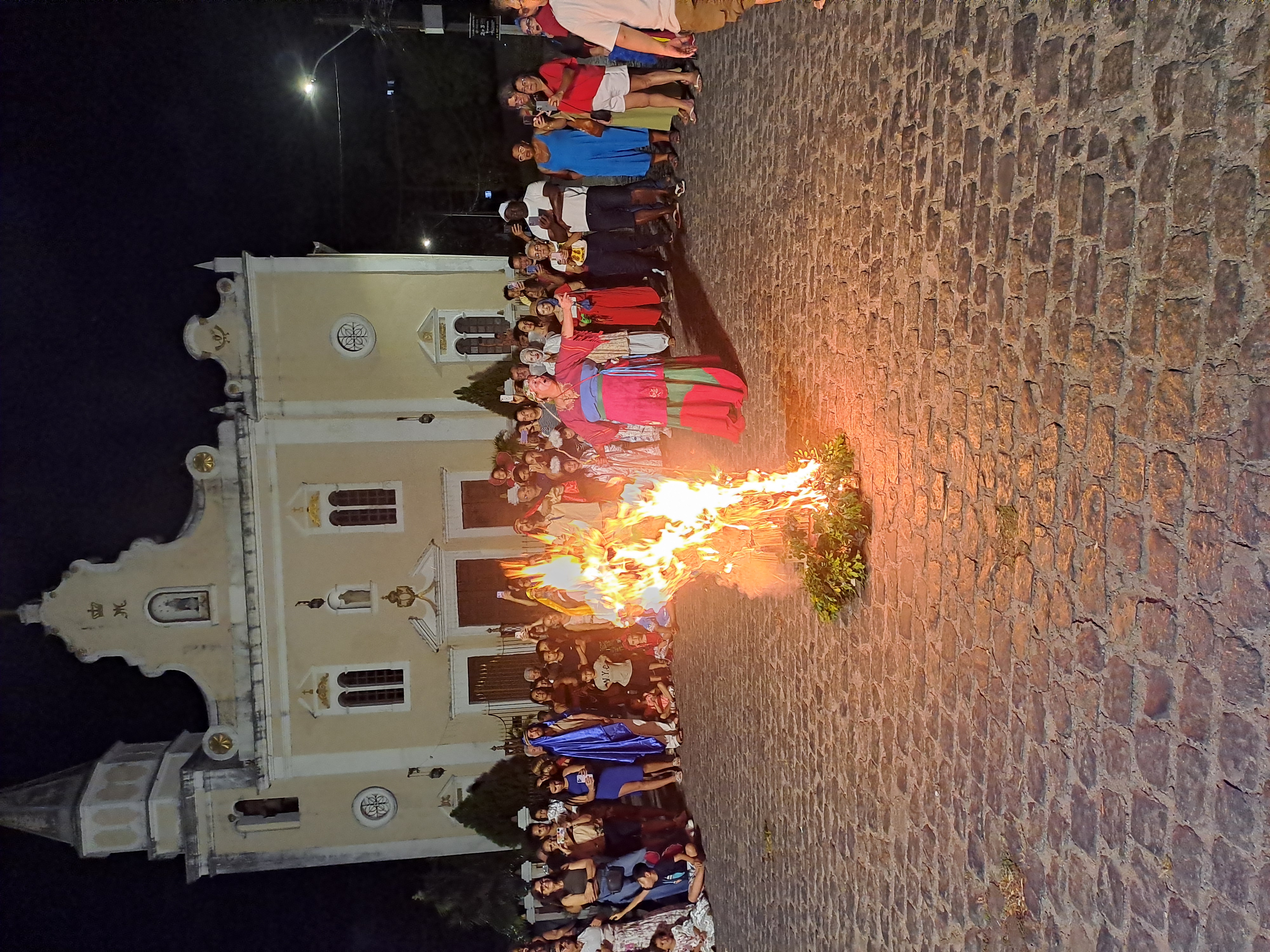 queima da Lapinha em frente a Igreja da Várzea